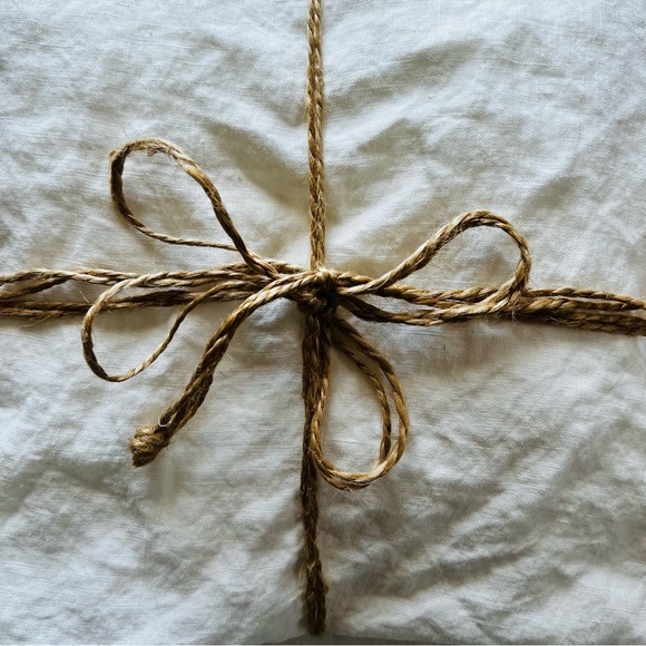 RESTORATION HARDWARE WASHED ORGANIC LINEN ROUND CRIB FITTED SHEET - Picture 1 of 6